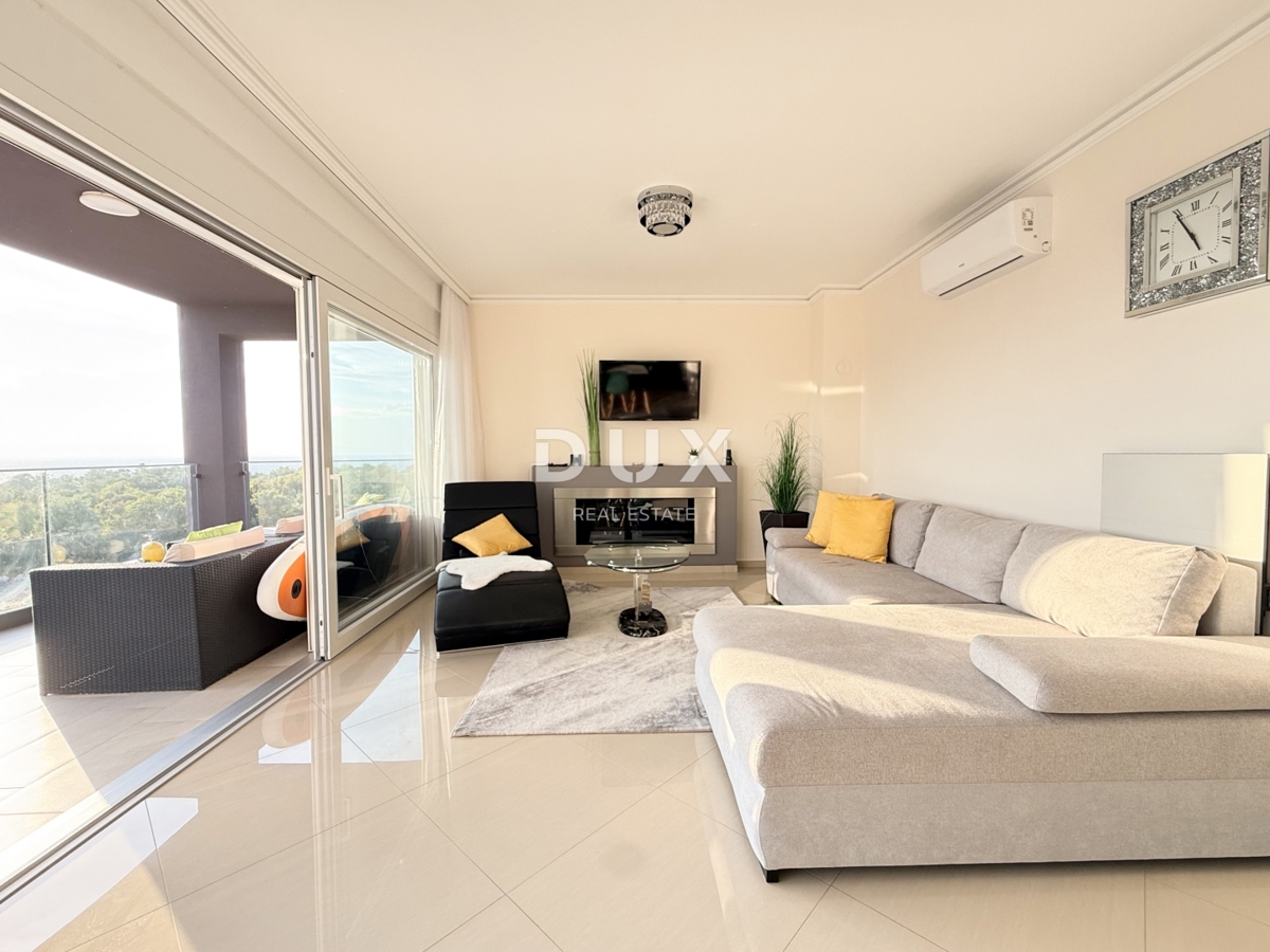 NOVI VINODOLSKI, OKOLICA - moderno stanovanje v 2. vrsti do morja z bazenom, parkiriščem in skupnim vrtom