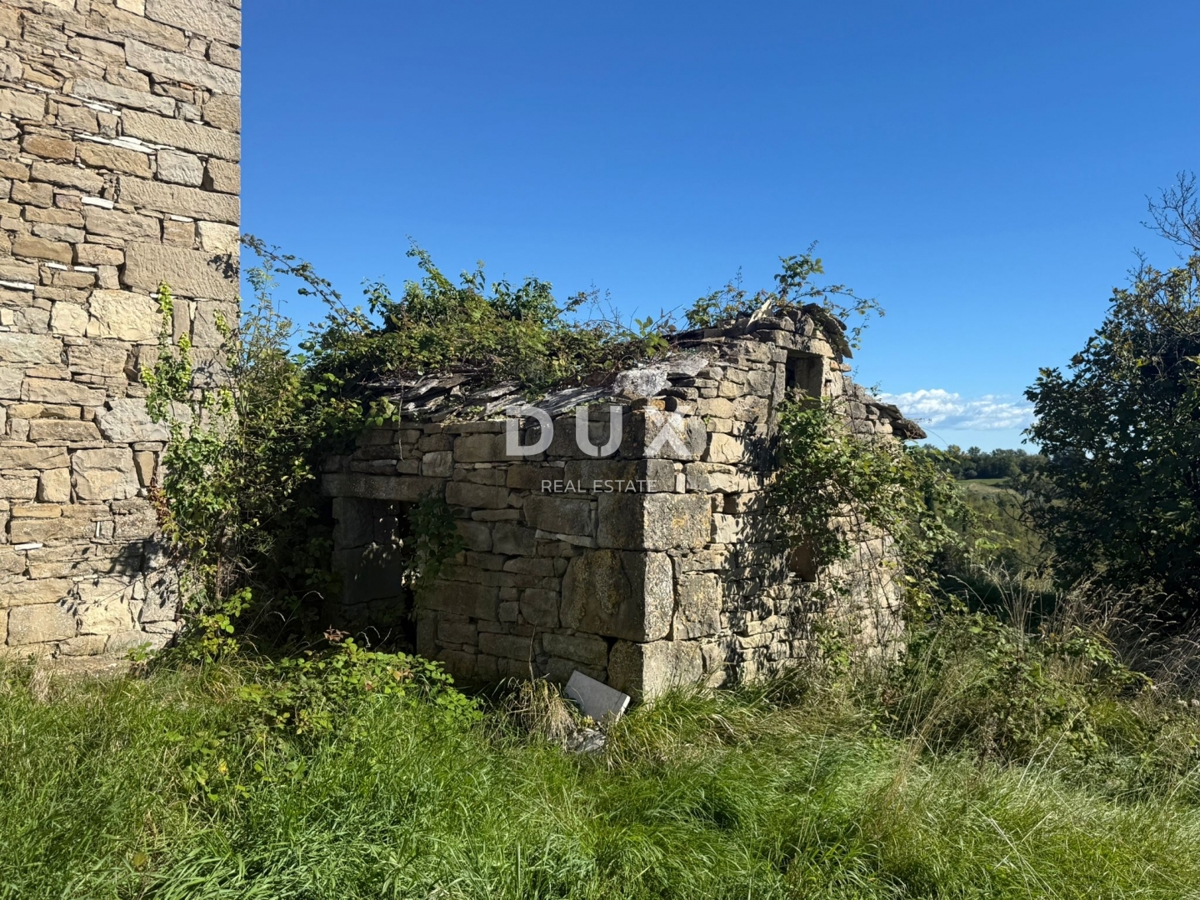 ISTRA, GROŽNJAN - Samostojna kamnita hiša s pogledom na morje