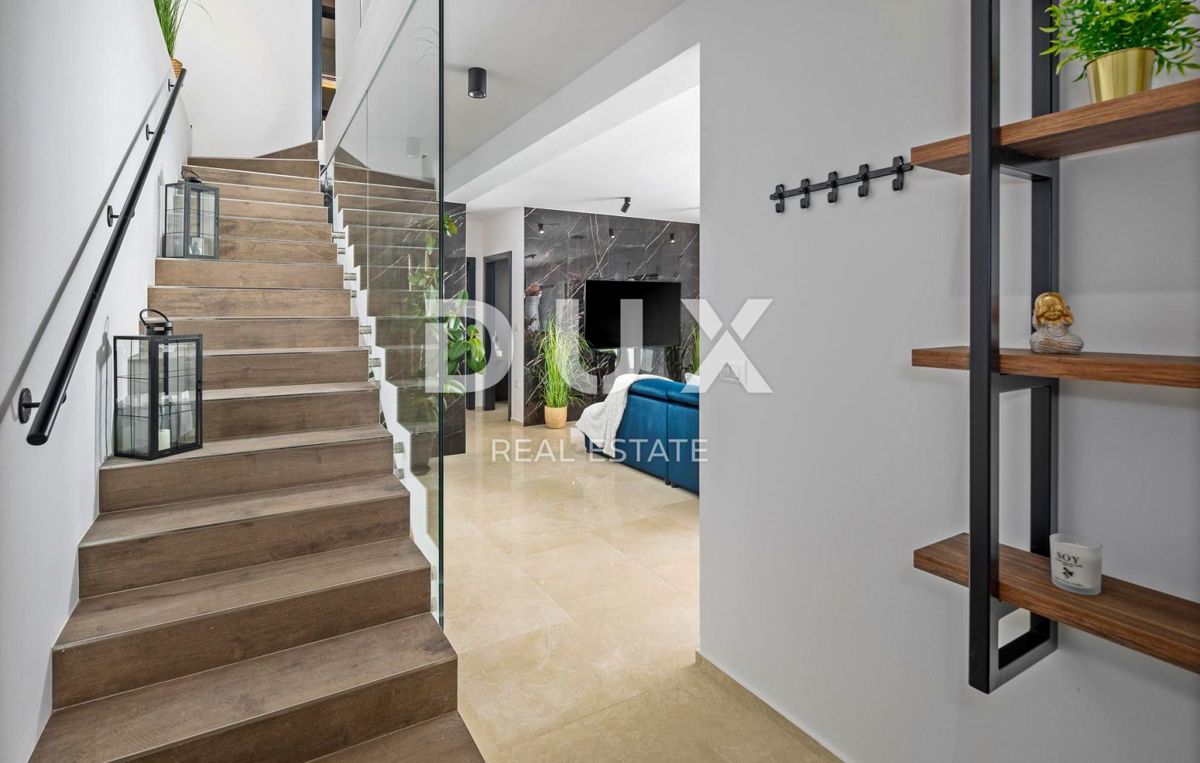 ISTRA, ROVINJ - Vila moderne arhitekture