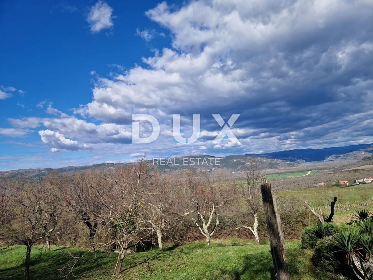 ISTRA, MOTOVUN - Zemljišče z impresivnim razgledom