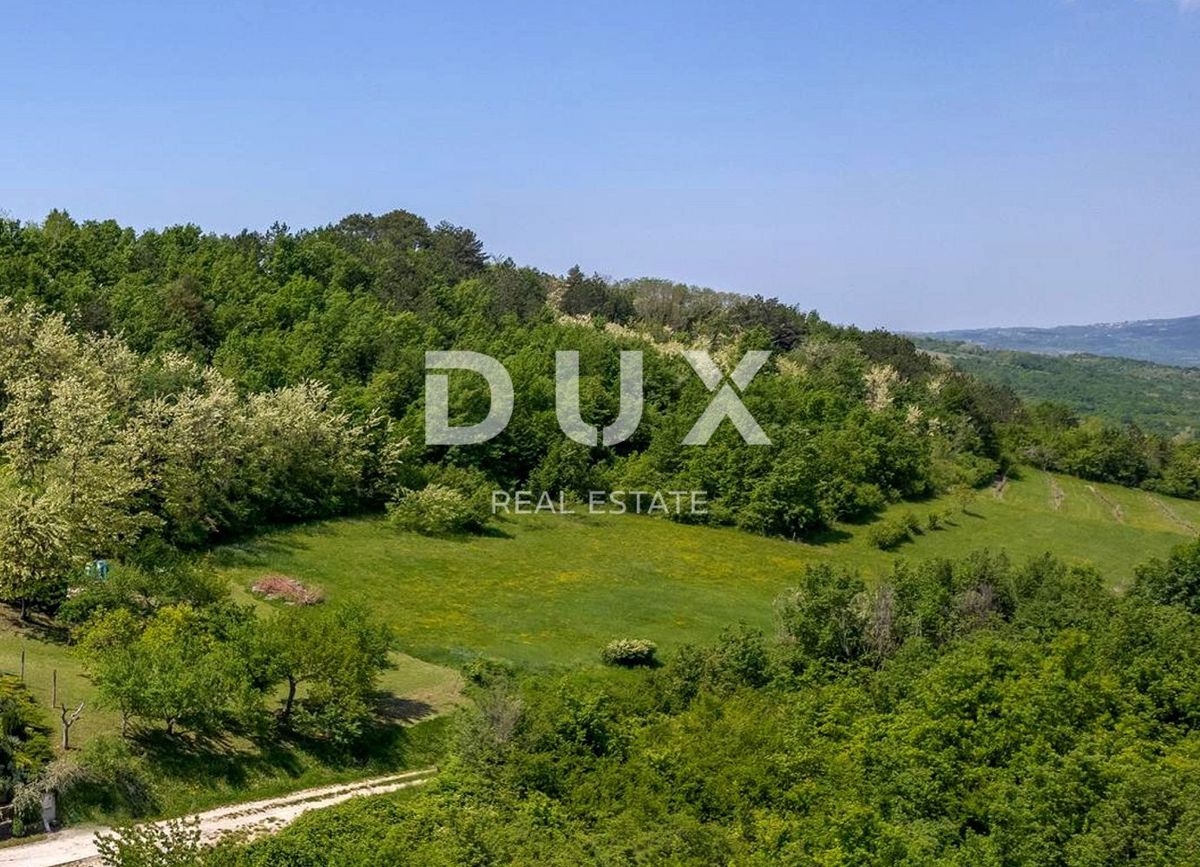 ISTRA, MOTOVUN - Zemljišče z impresivnim razgledom