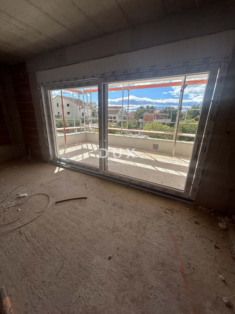 ŠIBENIK, SRIMA – Moderno stanovanje v novogradnji blizu plaže