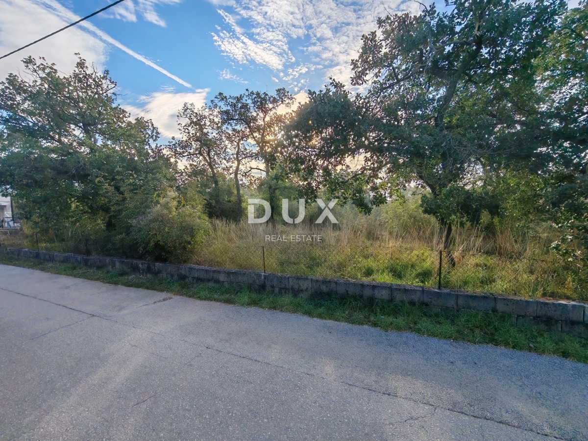 ZADAR, GLAVICA - Gradbeno zemljišče v mirni okolici blizu morja!