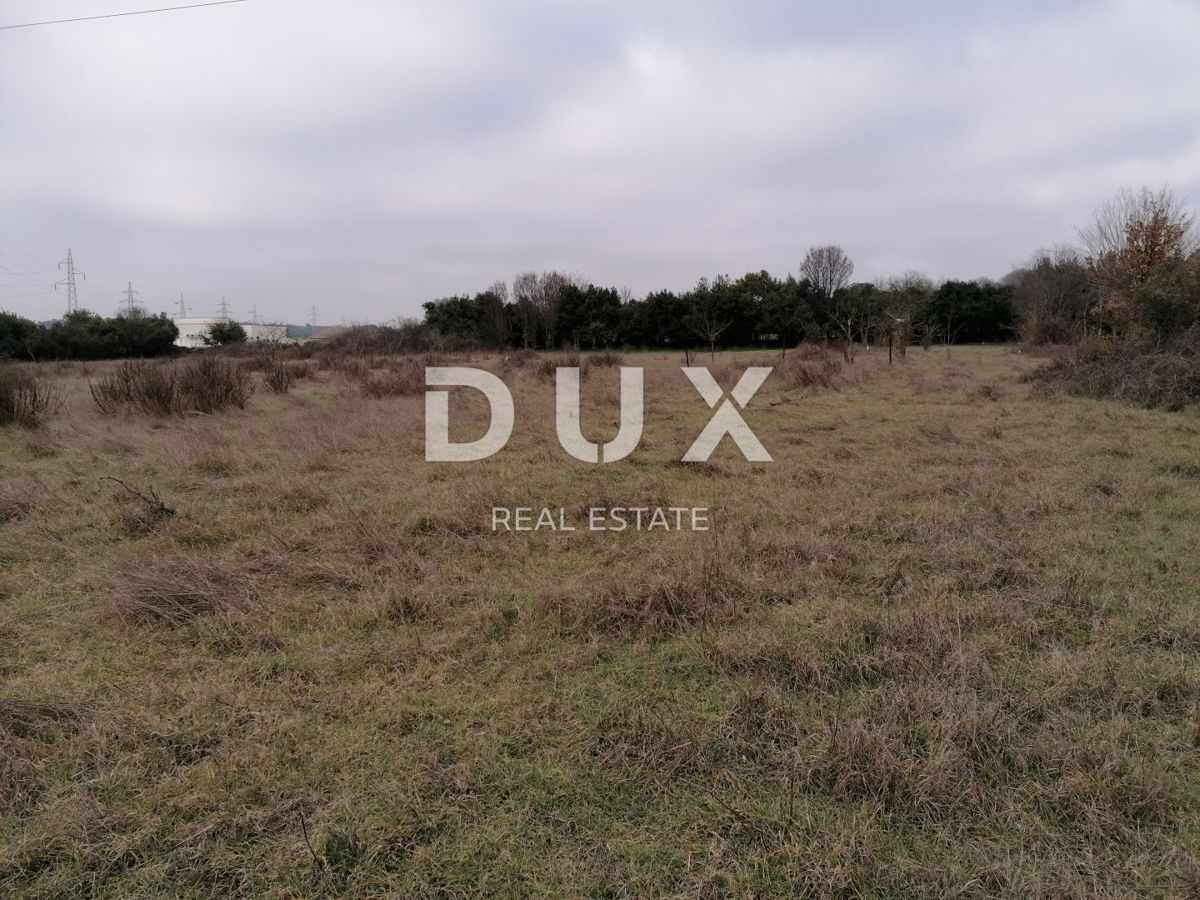 ISTRA, PULA - Kompleks gradbenih parcel 9.933 m2, odlična lokacija!