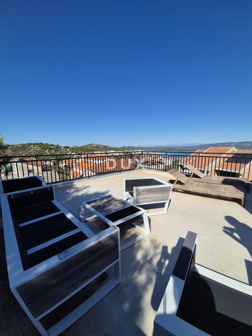 OTOK MURTER, MURTER - PRILOŽNOST! Ekskluzivni penthouse s štirimi spalnicami