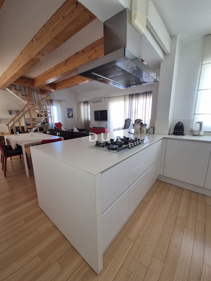 OTOK MURTER, MURTER - PRILOŽNOST! Ekskluzivni penthouse s štirimi spalnicami