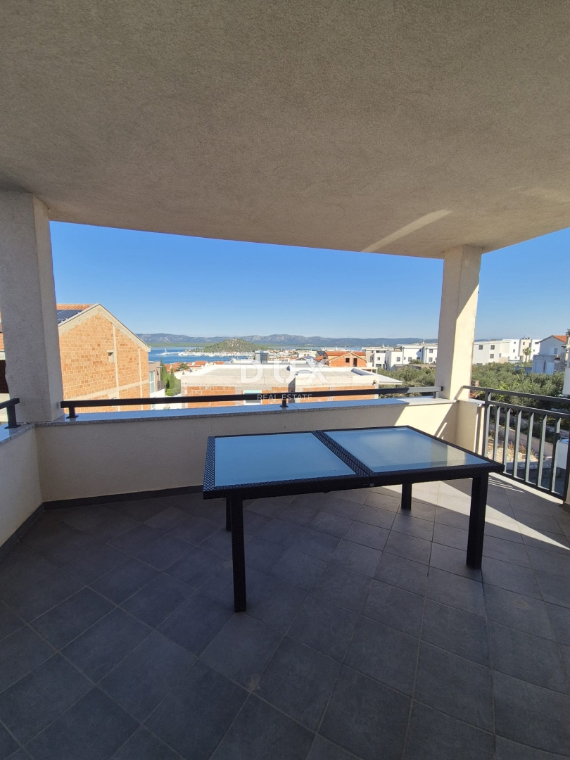 OTOK MURTER, MURTER - PRILOŽNOST! Ekskluzivni penthouse s štirimi spalnicami