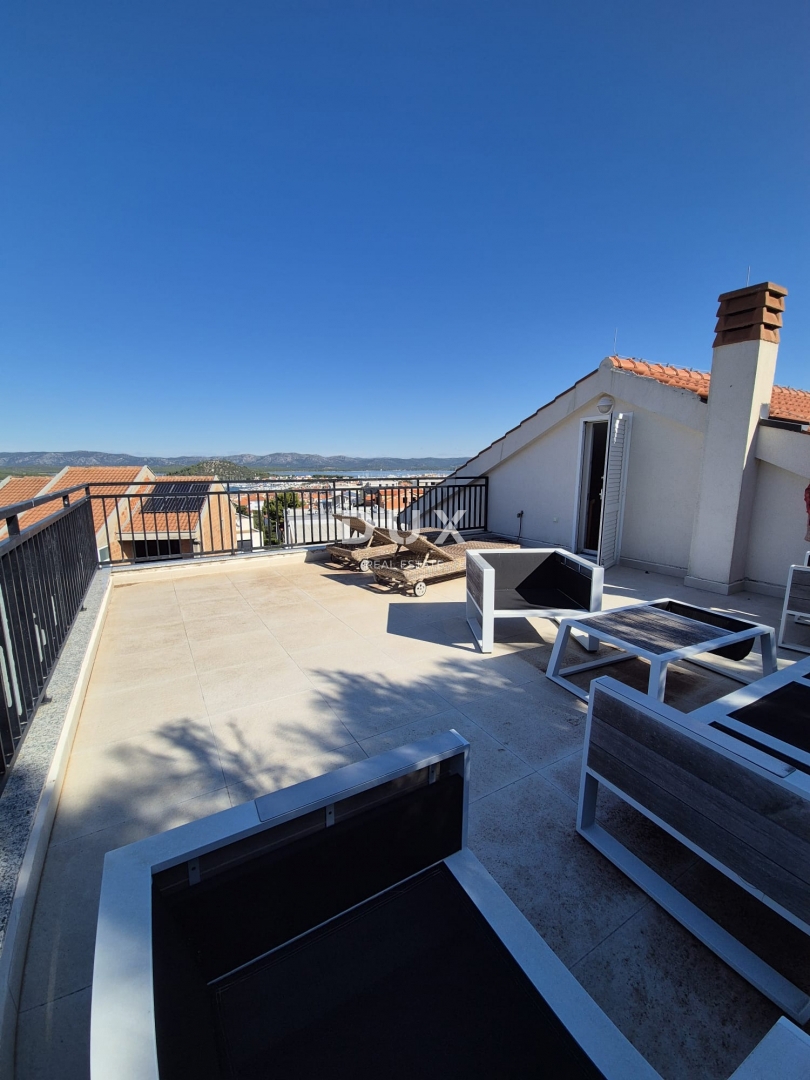 OTOK MURTER, MURTER - PRILOŽNOST! Ekskluzivni penthouse s štirimi spalnicami