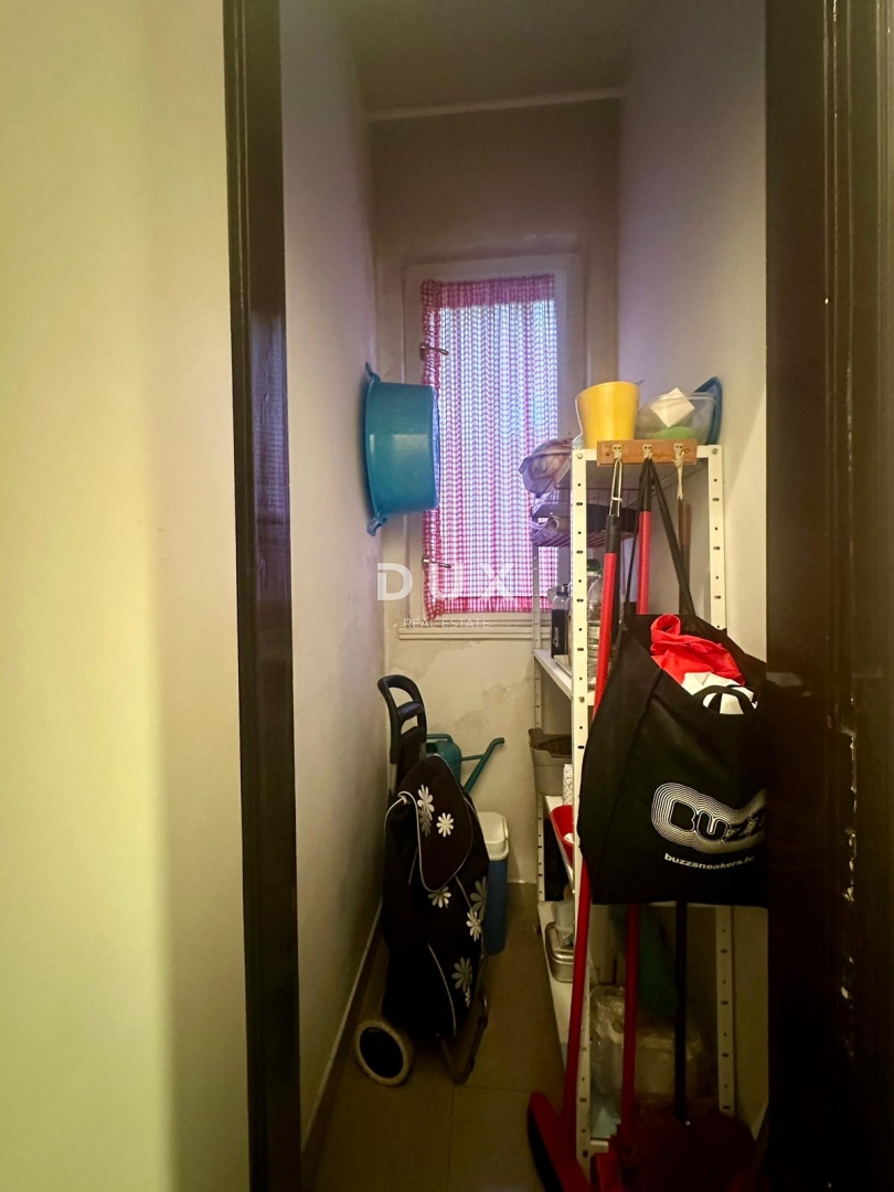 RIJEKA, POTOK - Dvorec z potencialom v mirni soseski blizu centra z ekskluzivnim popustom na notranje oblikovanje