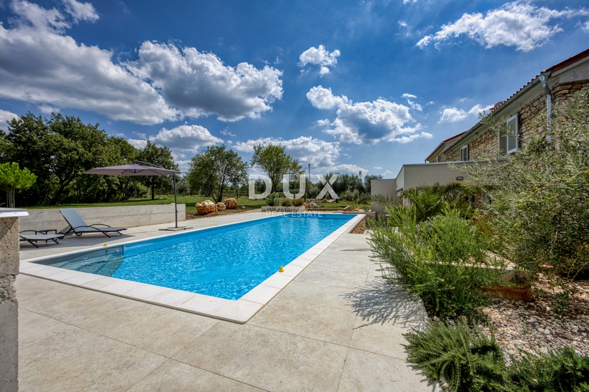 ISTRA, POREČ - Kamnita vila na robu vasi