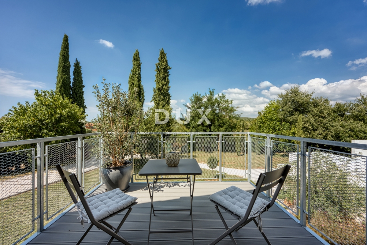 ISTRA, POREČ - Kamnita vila na robu vasi