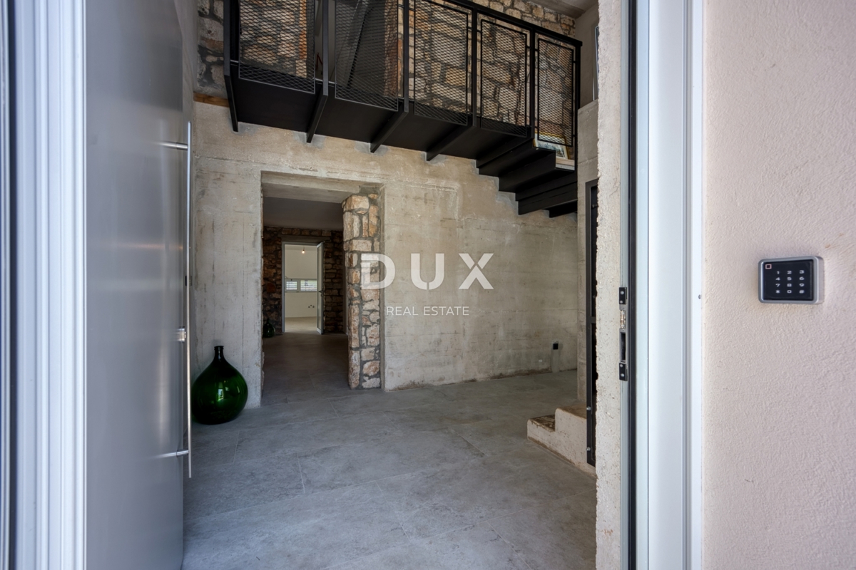 ISTRA, POREČ - Kamnita vila na robu vasi