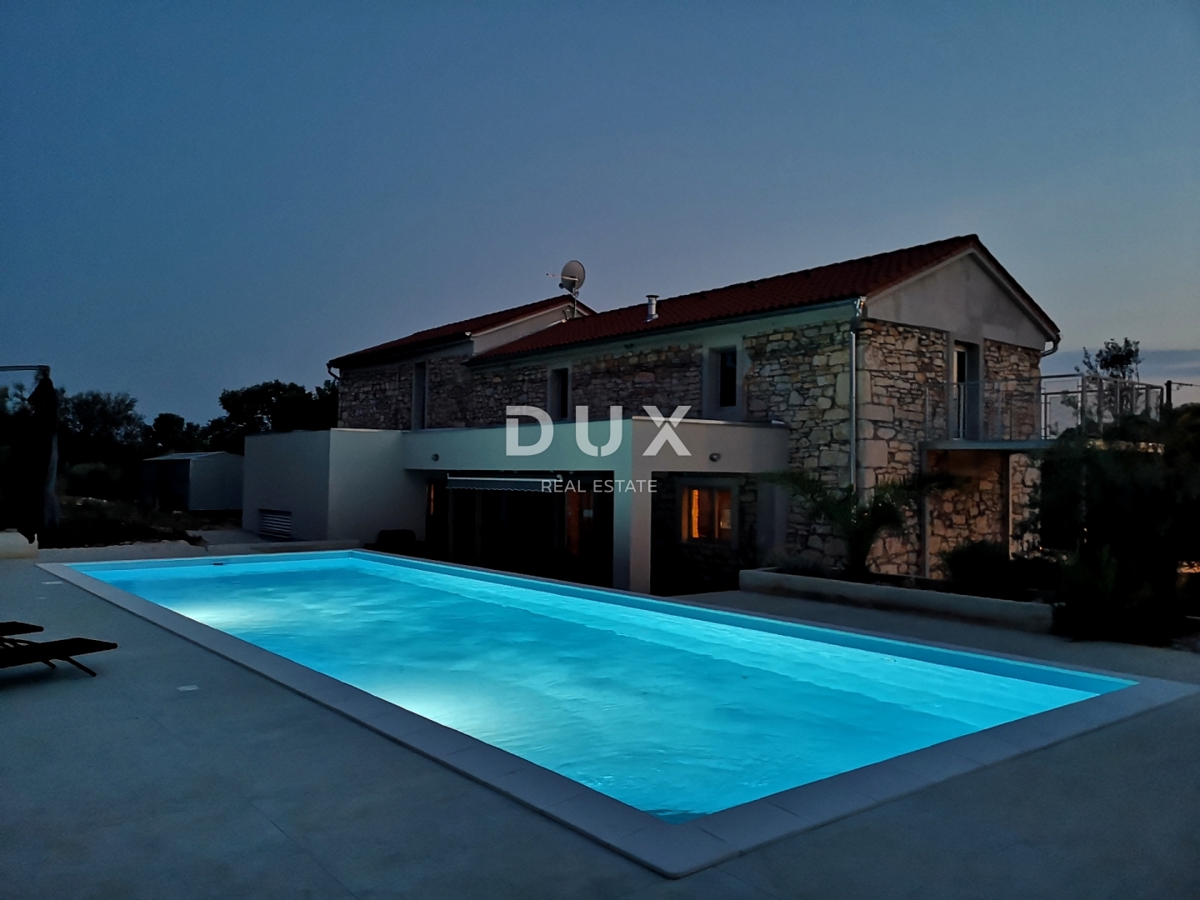 ISTRA, POREČ - Kamnita vila na robu vasi