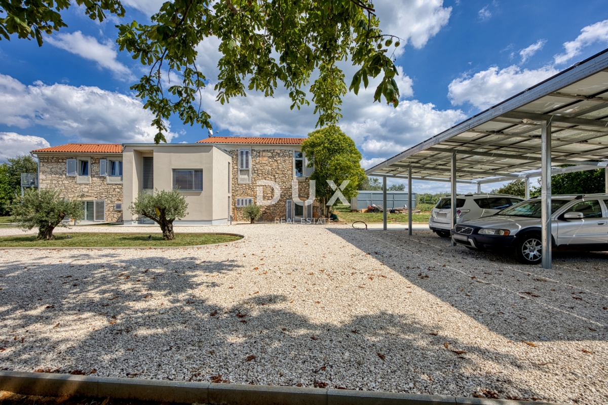 ISTRA, POREČ - Kamnita vila na robu vasi