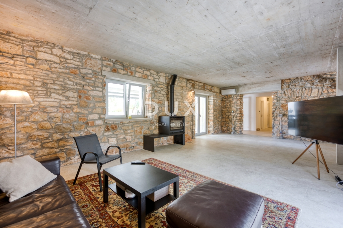 ISTRA, POREČ - Kamnita vila na robu vasi