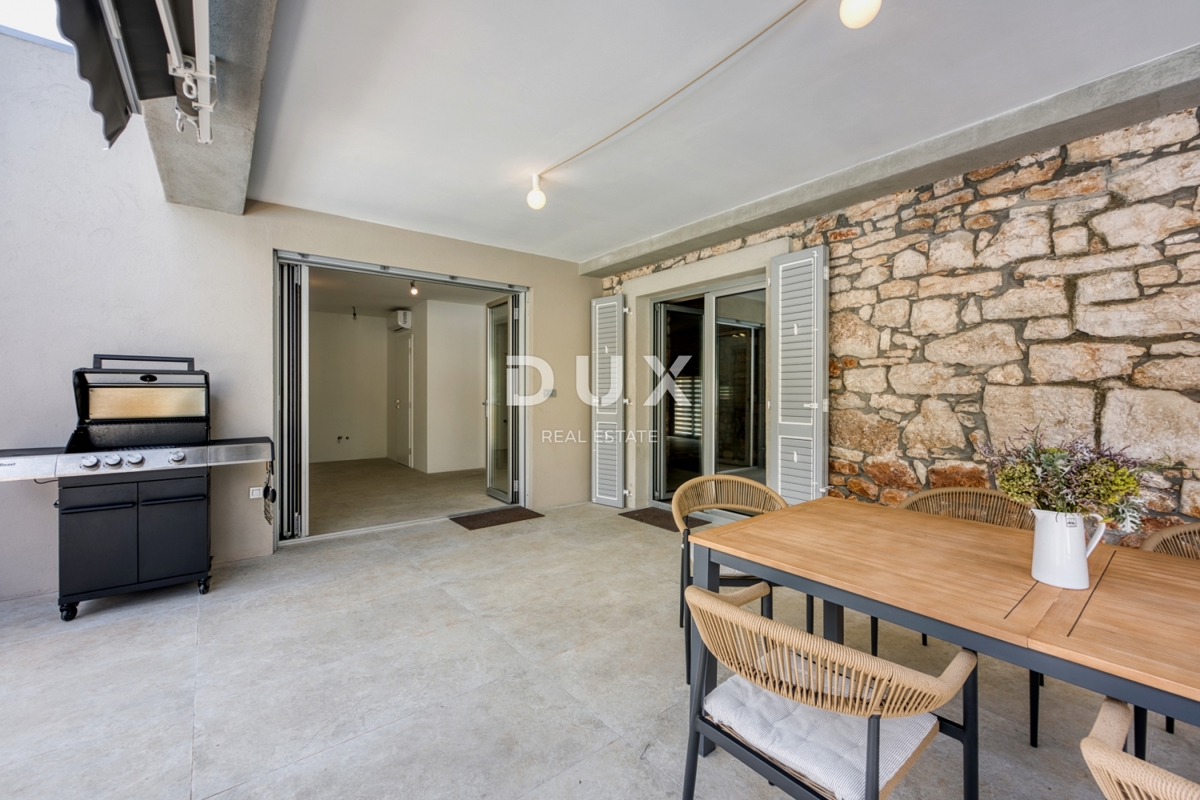 ISTRA, POREČ - Kamnita vila na robu vasi