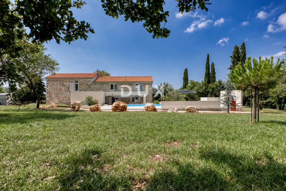 ISTRA, POREČ - Kamnita vila na robu vasi