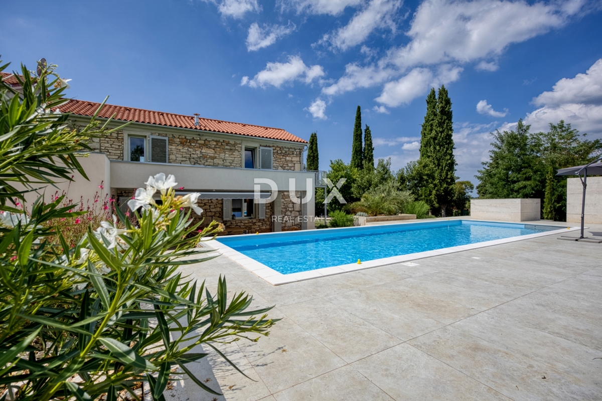 ISTRA, POREČ - Kamnita vila na robu vasi