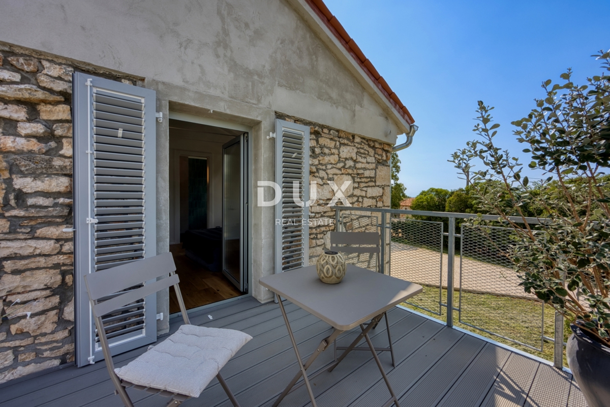 ISTRA, POREČ - Kamnita vila na robu vasi