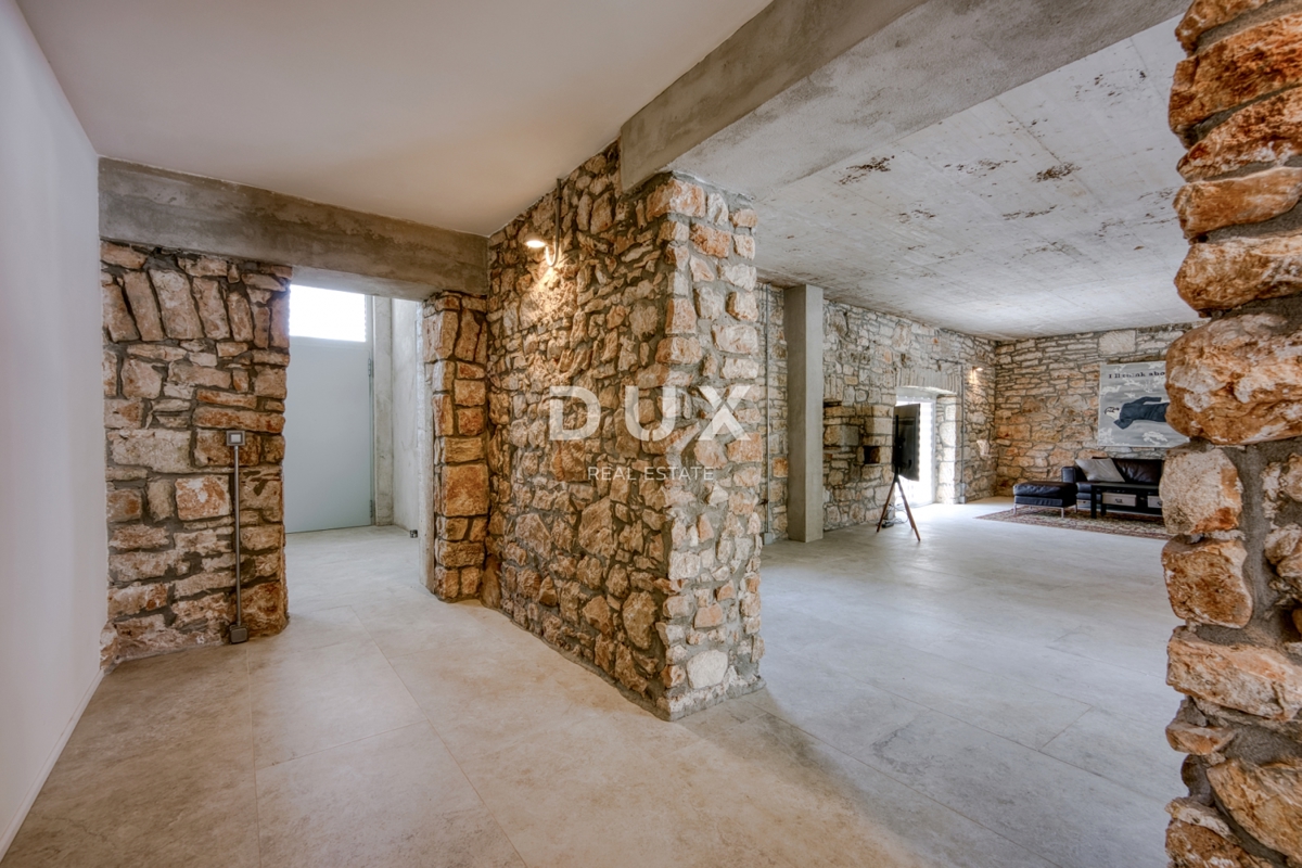 ISTRA, POREČ - Kamnita vila na robu vasi