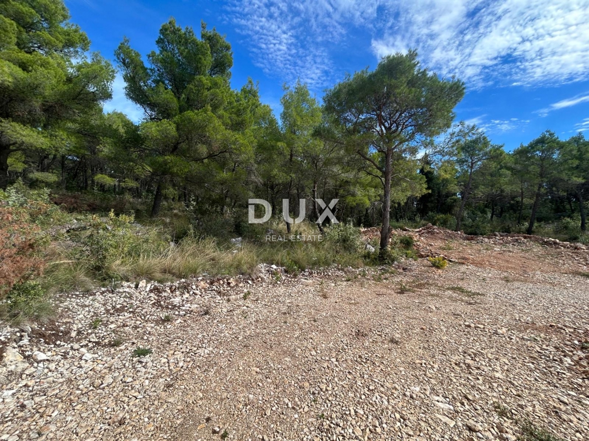 ŠIBENIK, DUBRAVA PRI ŠIBENIKU - zazidljivo zemljišče 1035 m2 - idealno za družinsko hišo/vilo! PRILOŽNOST!