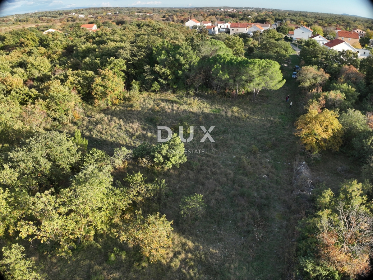 ZADAR, BRIŠEVO - Gradbeno zemljišče v mirnem naravnem okolju! 698 m2! 85 €/m2!