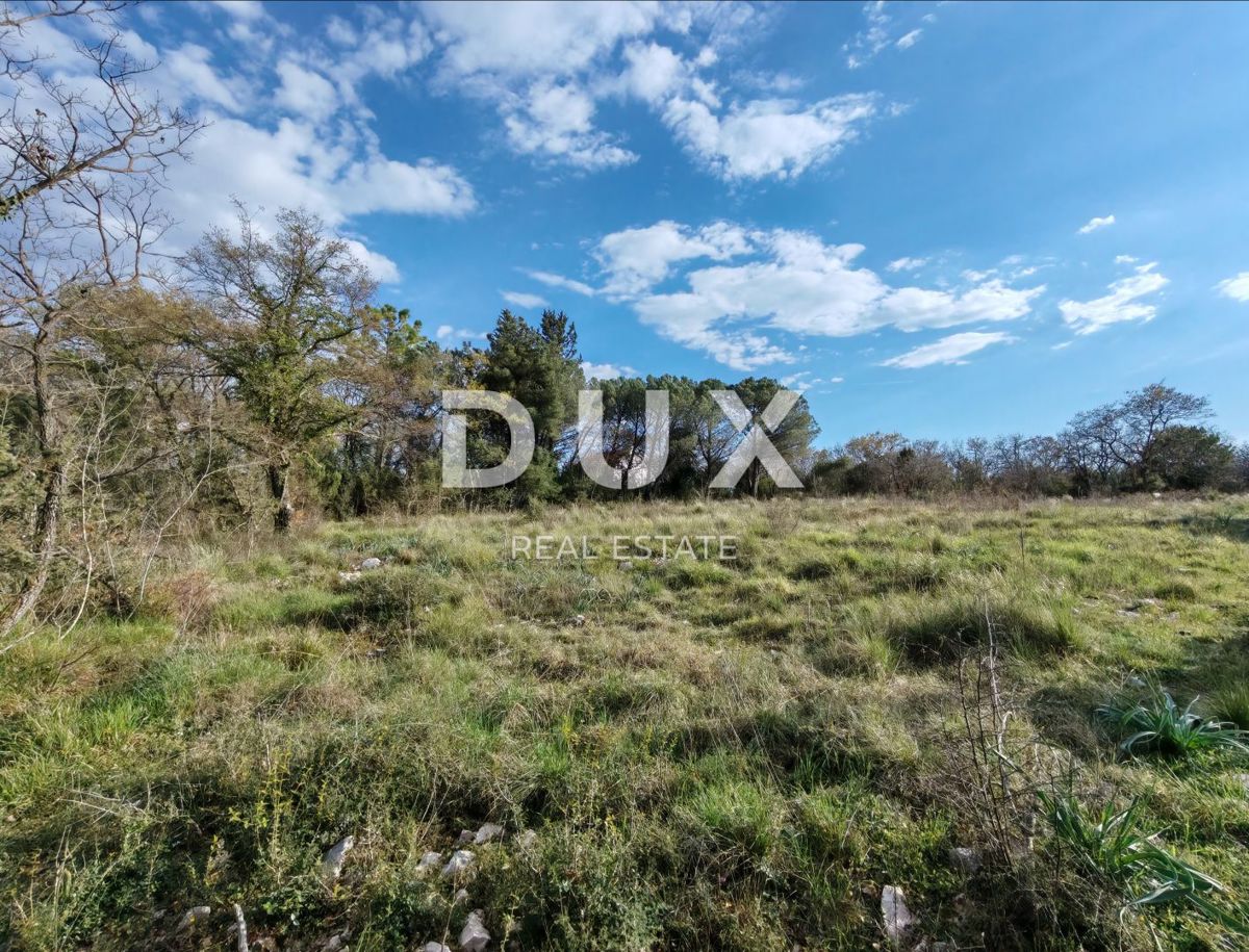 ZADAR, BRIŠEVO - Gradbeno zemljišče v mirnem naravnem okolju! 698 m2! 85 €/m2!