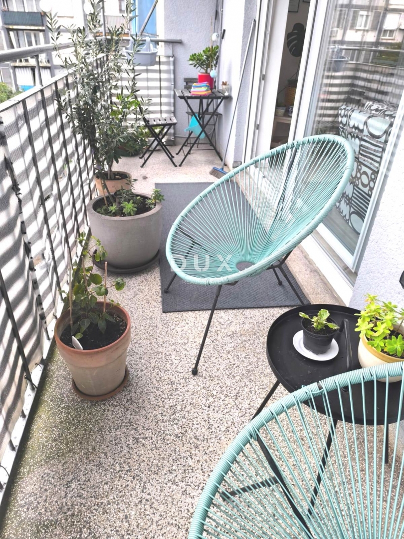 ISTRA, PULA - Stanovanje s 3 spalnicami in dnevno sobo, 2 kopalnicama in garažo