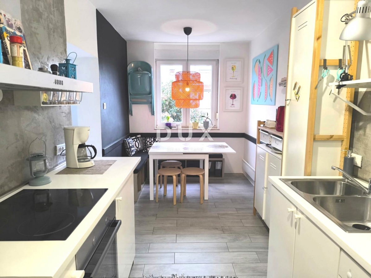 ISTRA, PULA - Stanovanje s 3 spalnicami in dnevno sobo, 2 kopalnicama in garažo