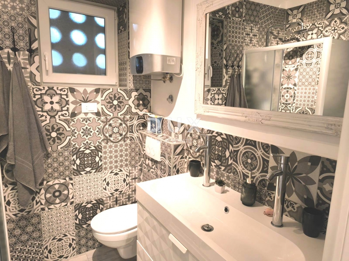 ISTRA, PULA - Stanovanje s 3 spalnicami in dnevno sobo, 2 kopalnicama in garažo