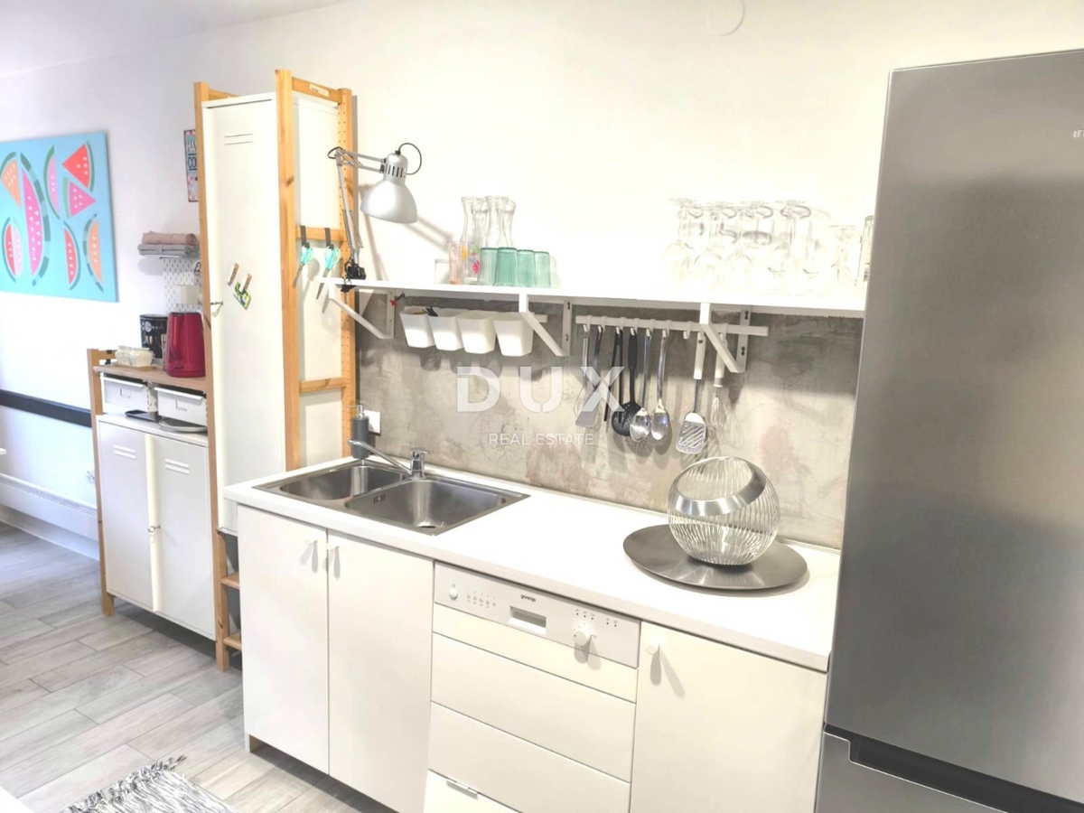 ISTRA, PULA - Stanovanje s 3 spalnicami in dnevno sobo, 2 kopalnicama in garažo