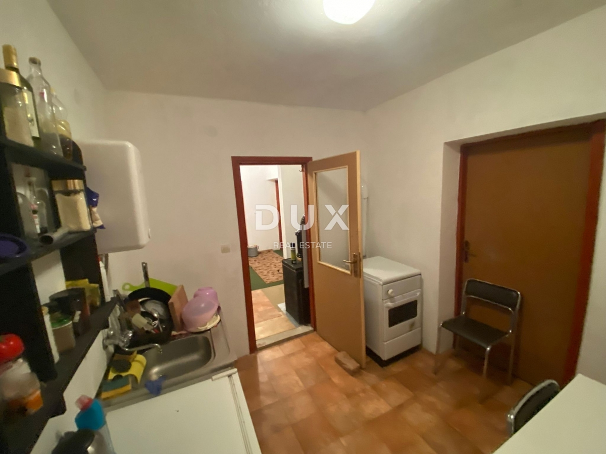 KORENICA, VISUĆ - PRILOŽNOST! Velika nepremičnina z legalno gradnjo