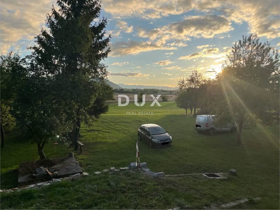 KORENICA, VISUĆ - PRILOŽNOST! Velika nepremičnina z legalno gradnjo