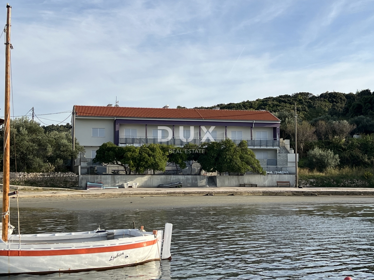 OTOK RAB – unikatna nepremičnina v prvi vrsti ob morju