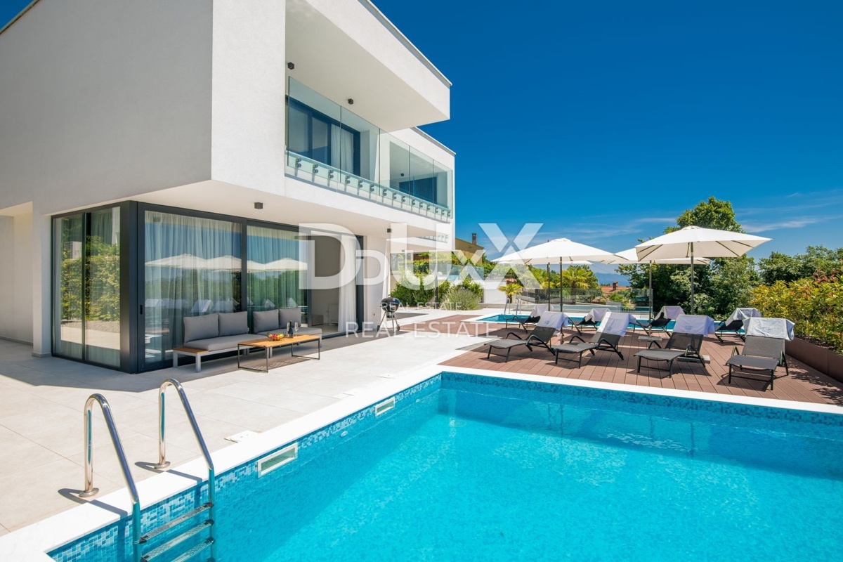 OPATIJA – Moderna luksuzna vila z dvema stanovanjskima enotama in panoramskim pogledom na morje