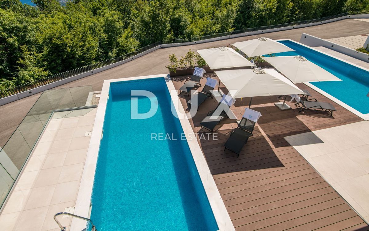 OPATIJA – Moderna luksuzna vila z dvema stanovanjskima enotama in panoramskim pogledom na morje