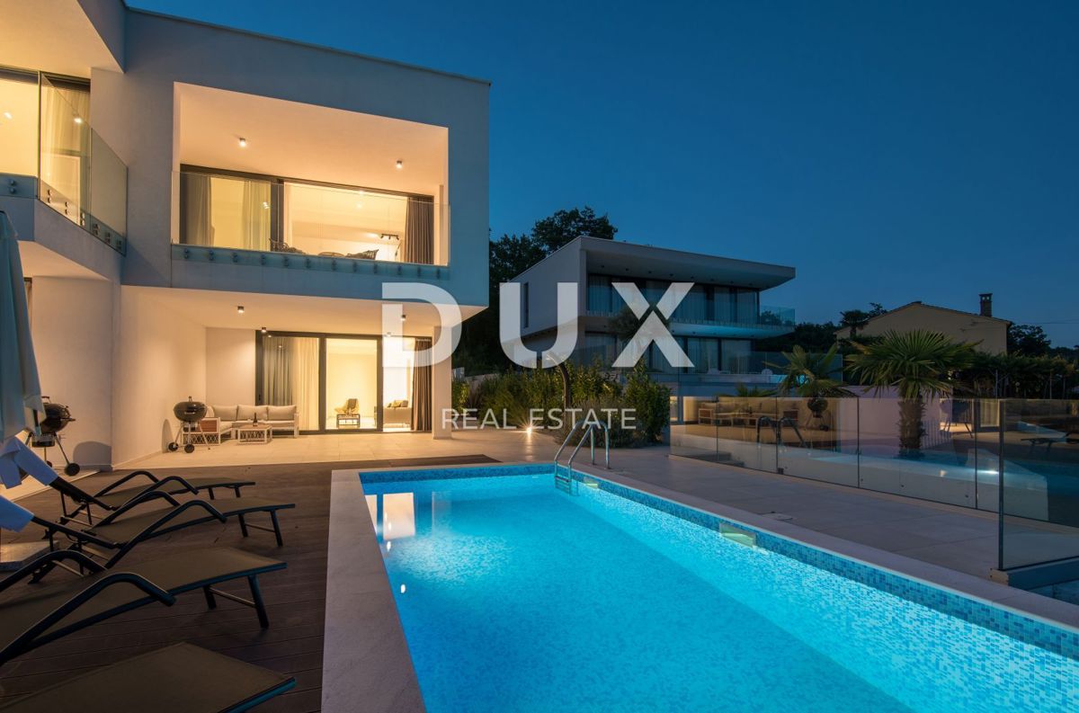 OPATIJA – Moderna luksuzna vila z dvema stanovanjskima enotama in panoramskim pogledom na morje