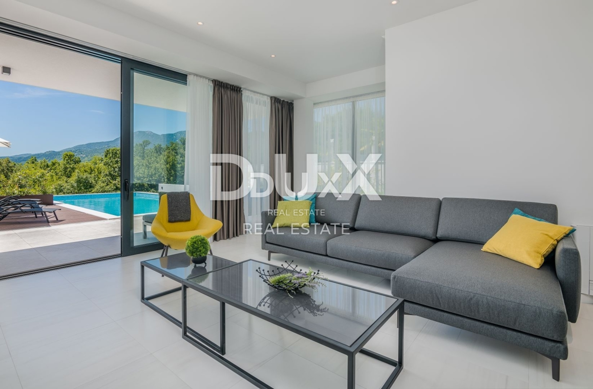 OPATIJA – Moderna luksuzna vila z dvema stanovanjskima enotama in panoramskim pogledom na morje