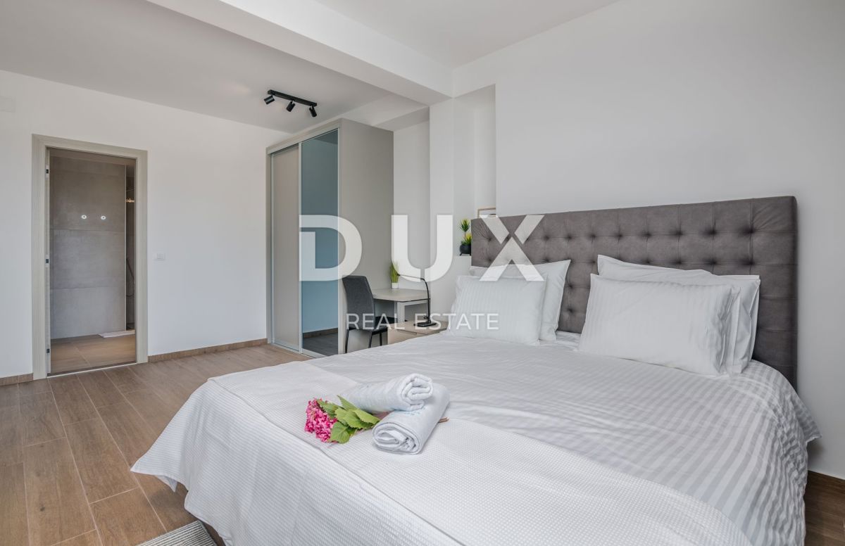 OPATIJA – Moderna luksuzna vila z dvema stanovanjskima enotama in panoramskim pogledom na morje