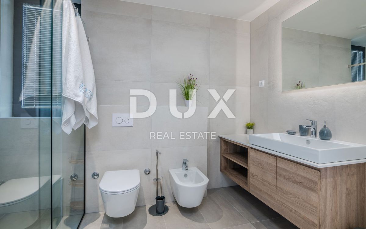 OPATIJA – Moderna luksuzna vila z dvema stanovanjskima enotama in panoramskim pogledom na morje