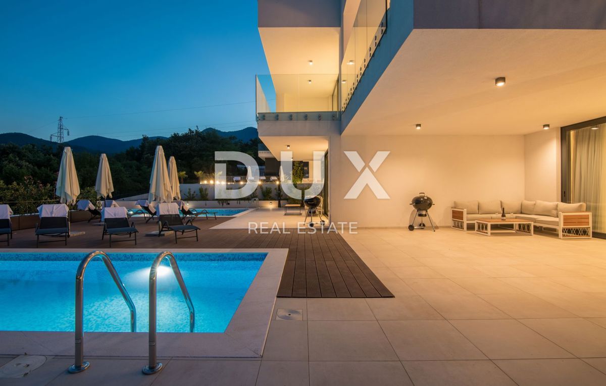 OPATIJA – Moderna luksuzna vila z dvema stanovanjskima enotama in panoramskim pogledom na morje