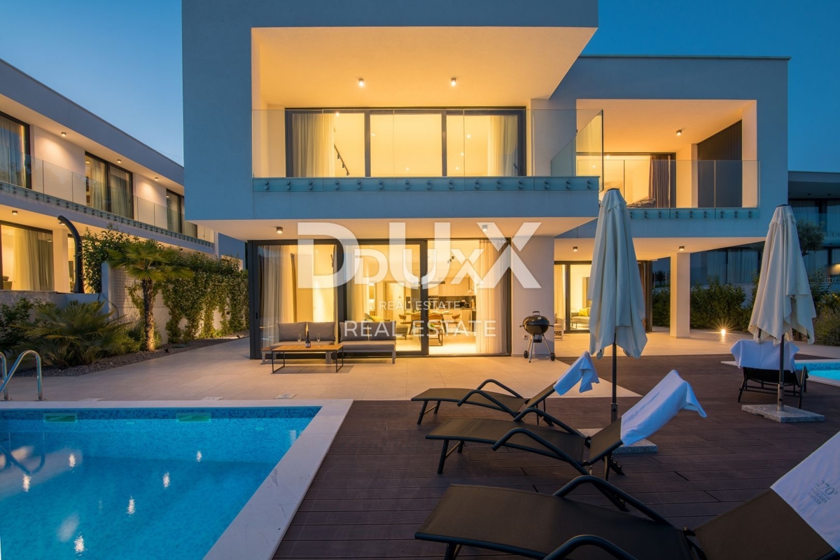 OPATIJA – Moderna luksuzna vila z dvema stanovanjskima enotama in panoramskim pogledom na morje