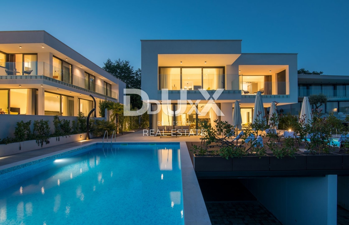 OPATIJA – Moderna luksuzna vila z dvema stanovanjskima enotama in panoramskim pogledom na morje