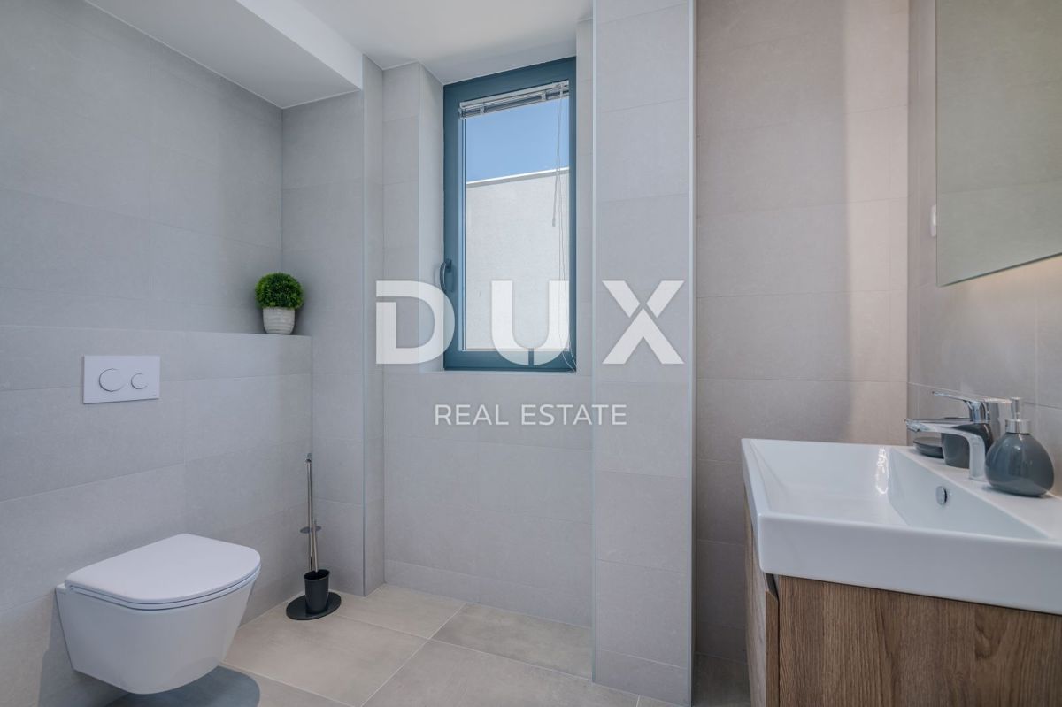 OPATIJA – Moderna luksuzna vila z dvema stanovanjskima enotama in panoramskim pogledom na morje