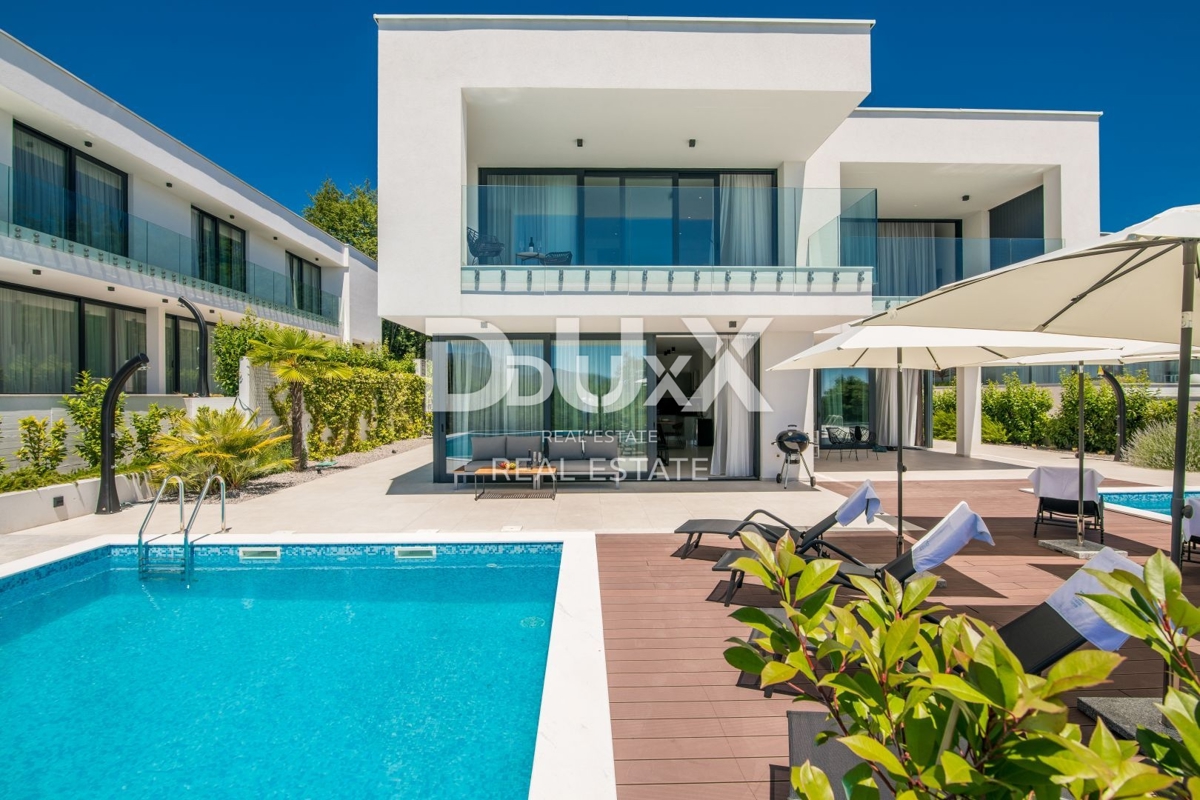 OPATIJA – Moderna luksuzna vila z dvema stanovanjskima enotama in panoramskim pogledom na morje