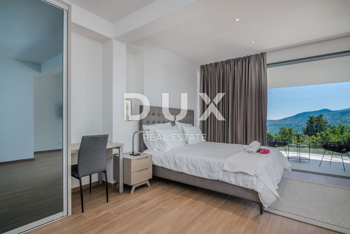 OPATIJA – Moderna luksuzna vila z dvema stanovanjskima enotama in panoramskim pogledom na morje