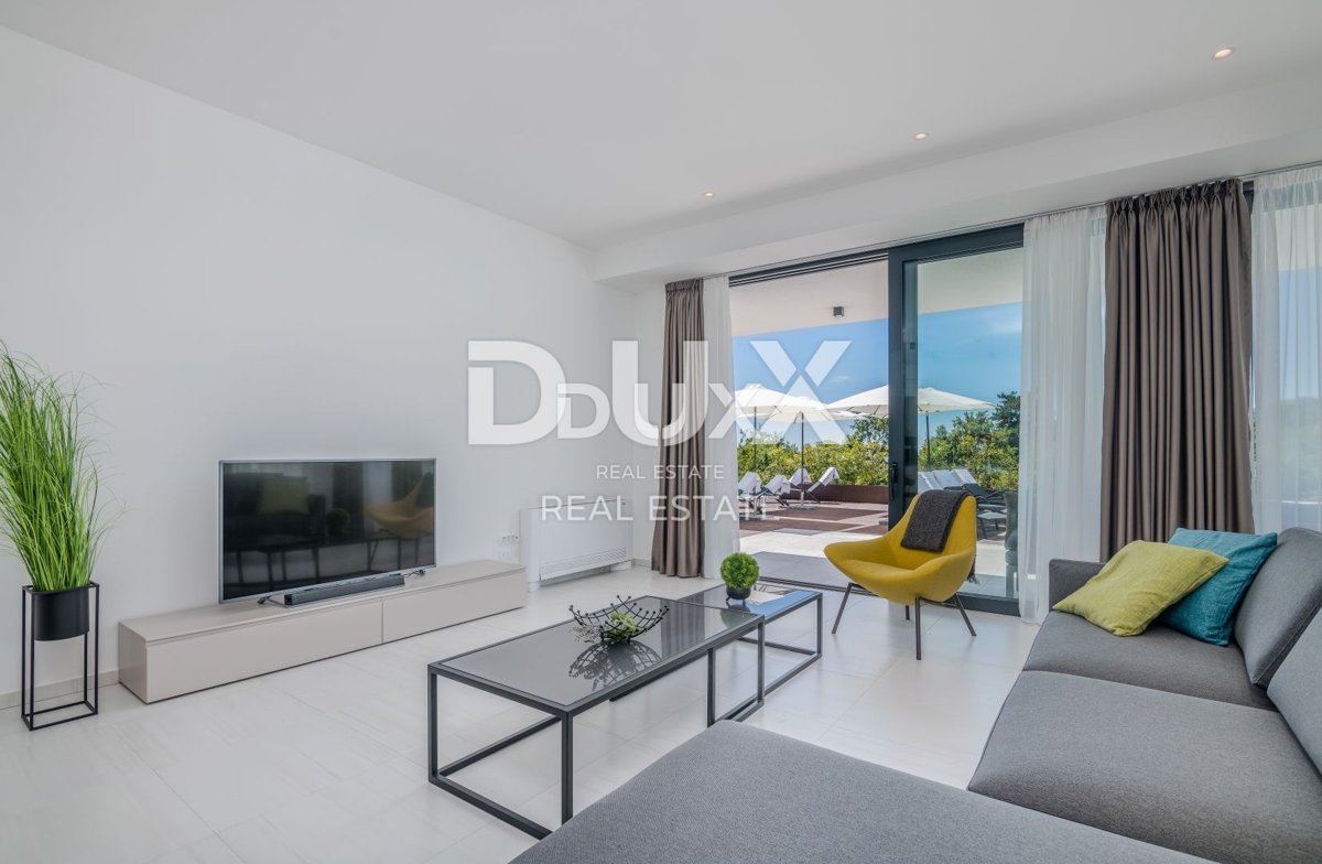 OPATIJA – Moderna luksuzna vila z dvema stanovanjskima enotama in panoramskim pogledom na morje