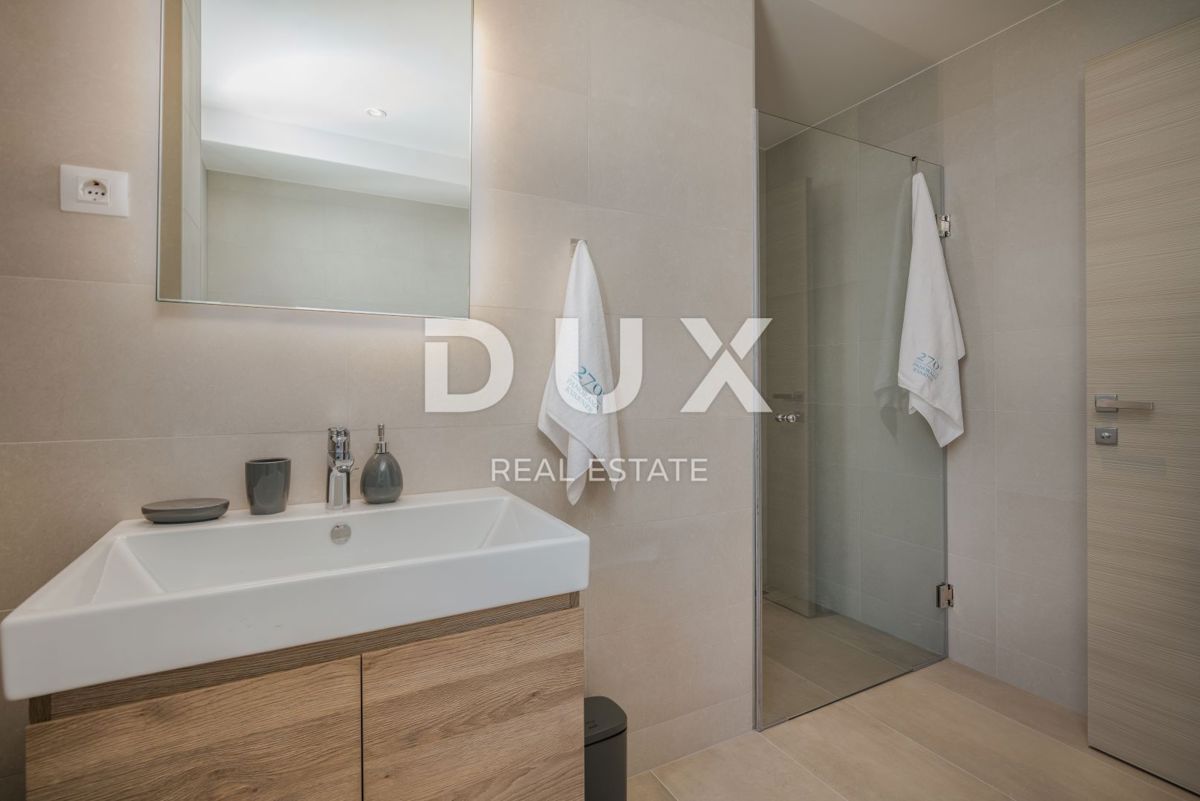 OPATIJA – Moderna luksuzna vila z dvema stanovanjskima enotama in panoramskim pogledom na morje