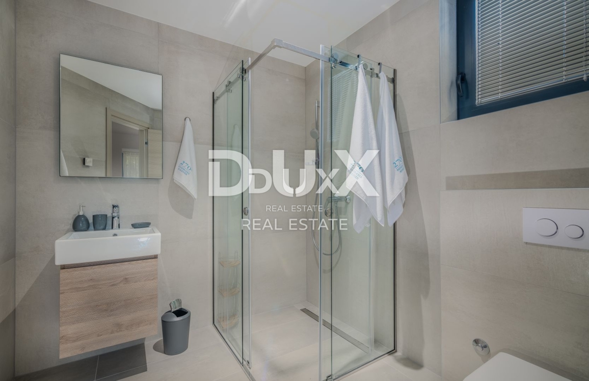 OPATIJA – Moderna luksuzna vila z dvema stanovanjskima enotama in panoramskim pogledom na morje