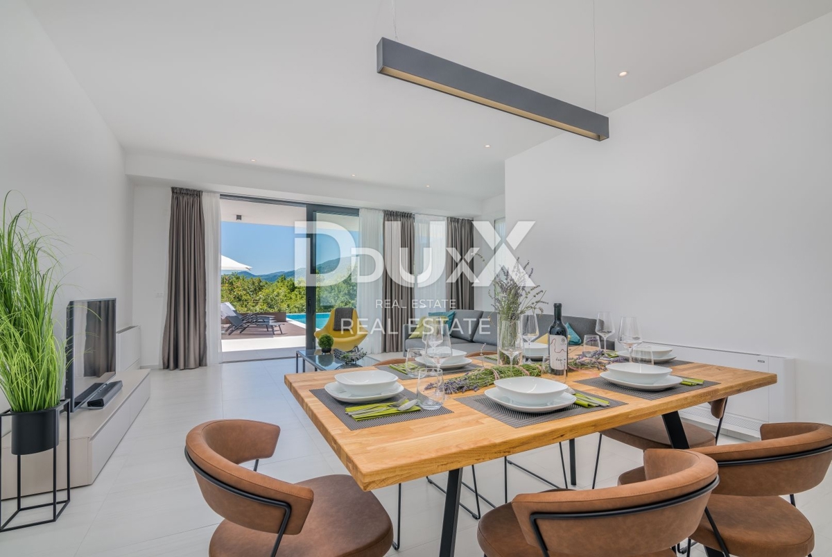 OPATIJA – Moderna luksuzna vila z dvema stanovanjskima enotama in panoramskim pogledom na morje